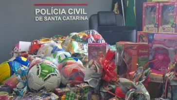 Polícia Civil de Xanxerê arrecada 160 brinquedos para campanha Natal Solidário 