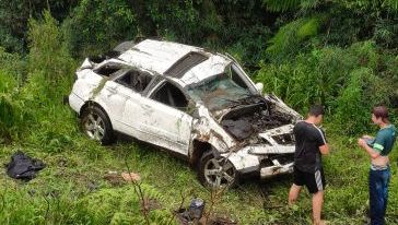 Saída de pista seguida de capotamento deixa duas mulheres feridas na BR-282, em Ponte Serrada