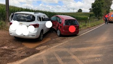 Colisão entre veículos deixa feridos na SC-305, no Extremo-Oeste