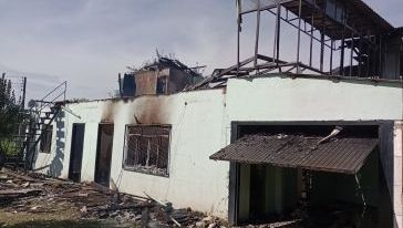 Incêndio atinge casa de dois pavimentos em São Domingos 