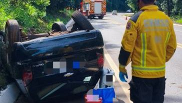 Capotamento na BR-282 deixa uma pessoa ferida no Oeste