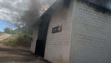 Incêndio em edificação industrial causa prejuízo estimado em R$ 200 mil em São Miguel do Oeste