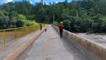 Objetos flutuantes e odores fortes conduzem buscas a menina desaparecida no Rio Chapecozinho 