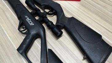 Polícia Civil apreende armas de homem após ele ameaçar ex-companheira por não aceitar fim do relacionamento 