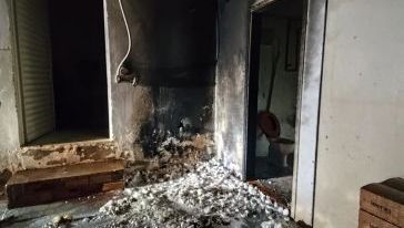 Incêndio com produtos químicos atinge edificação da Casan em Xaxim