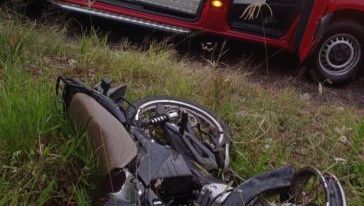 Saída de pista de motocicleta deixa um morto e um ferido no Contorno Viário Norte, em Concórdia