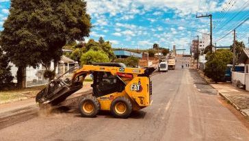 Trânsito é interrompido na Avenida Ricardo Panizzi para obras em Xaxim
