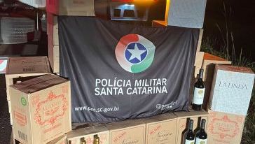 PMRv apreende 300 garrafas de vinho argentino sem nota na SC-480, em Xanxerê