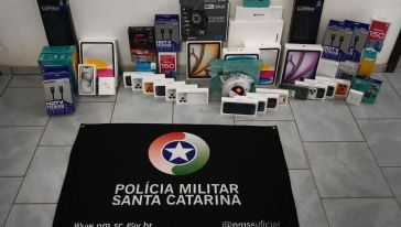Polícia Militar apreende mais de R$ 200 mil em eletrônicos de luxo escondidos até dentro de bolo na SC-157