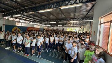 VÍDEO:&nbsp; Volta às aulas cheia de alegria no Colégio Expressivo em Xanxerê e Xaxim