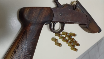 Polícia Civil prende dois homens por posse ilegal de arma em Guatambu