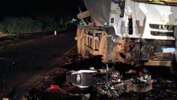 Colisão entre motocicleta e caminhão deixa jovem ferido no interior de município do Oeste