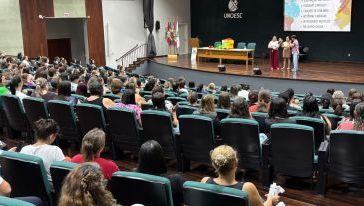 Professores da Educação Infantil participam de formação sobre brincadeiras cantadas