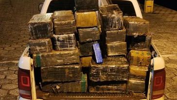 VÍDEO: PRF apreende quase uma tonelada de maconha após perseguição