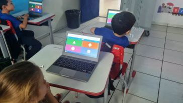 Projeto leva tecnologia e aprendizado lúdico para alunos da EMEB Pequeno Príncipe