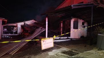 Incêndio destrói residência de madeira no centro de Quilombo