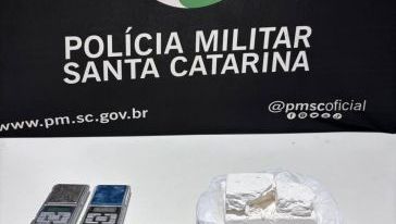 Polícia flagra ponto de tráfico e apreende mais de 700 gramas de cocaína em Chapecó
