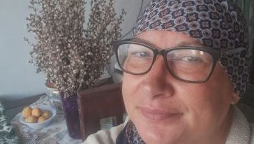 Mulher com doença grave pede apoio para enfrentar dificuldades