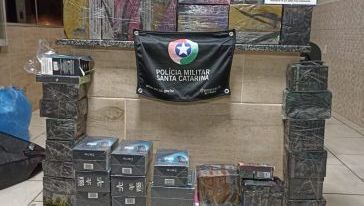 Trio é flagrado com cigarros eletrônicos e mercadorias ilegais em ônibus no Oeste