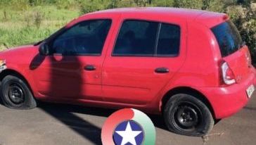 Carro furtado é localizado com danos em via pública de Xanxerê