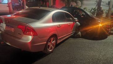 Motorista embriagado foge da polícia, provoca acidente e deixa duas mulheres feridas em Chapecó