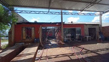 Incêndio atinge residência e mobiliza bombeiros em São Domingos