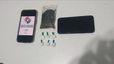 Jovem é preso por tráfico de drogas em ponto conhecido pelo comércio de entorpecentes em Chapecó