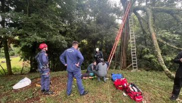 Homem é resgatado após ter perna esmagada por árvore no interior de São José do Cedro