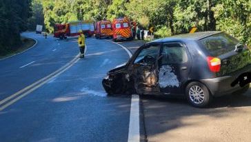 Colisão entre carro e caminhão deixa dois idosos feridos na BR-158, no Oeste