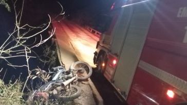 Motociclista sofre grave ferimento na cabeça após cair de ponte no Oeste
