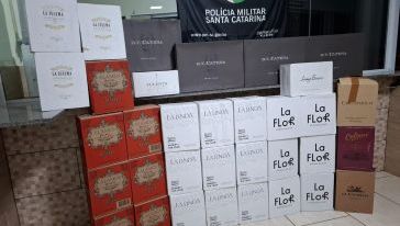 Polícia Militar Rodoviária apreende mais de 200 garrafas de vinho argentino em ônibus na SC-155