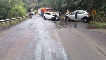 Colisão entre carros deixa dois homens feridos na SC-283 no Oeste