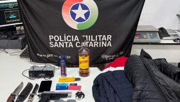 Dupla é presa após furtos em veículos e uso de cartões bancários em Chapecó