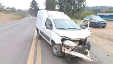 Colisão entre carros é registrada na BR-282 em Ponte Serrada