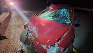 Motorista fica ferido após colisão contra carreta parada em São Lourenço do Oeste