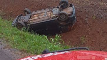 Motorista é socorrida após capotamento na BR-158, no Oeste