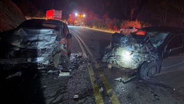 Colisão entre dois carros deixa quatro feridos em Vargem Bonita