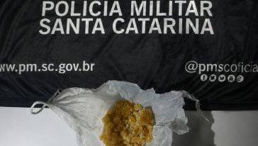 Jovem é preso por tráfico de drogas com cerca de 50 pedras de crack em Xanxerê