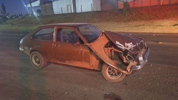 Colisão lateral entre caminhão e Chevette é registrada na SC-157, no Oeste