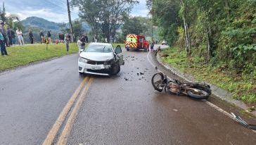 Adolescente morre em grave acidente entre carro e motocicleta na SC-154, no Oeste