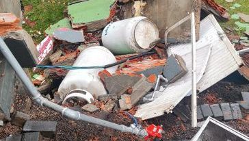Gás se acumulou em terreno vizinho (Foto: Corpo de Bombeiros)