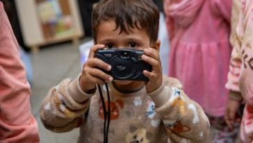 CEIM de Chapecó realiza exposição fotográfica pelos olhos das crianças