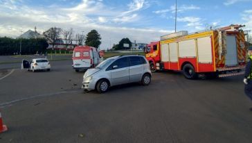 Colisão entre dois carros deixa motorista ferida na marginal da BR-282, em Xanxerê