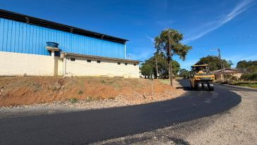 Prefeitura de Xanxerê inicia pavimentação asfáltica do trecho restante da Linha Cambuinzal até a rodovia