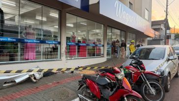 VÍDEO: Motociclista fica ferido depois colidir com veículos no centro de Xanxerê 