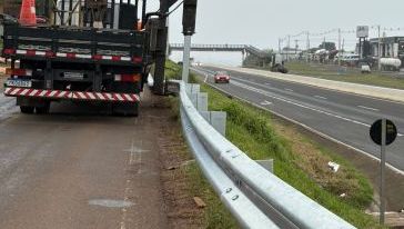 Instalação de guard-rails começa em trechos da BR-282 em Xanxerê