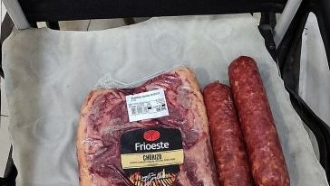 Mulher é detida após furtar carne nobre e salames em mercado de Chapecó
