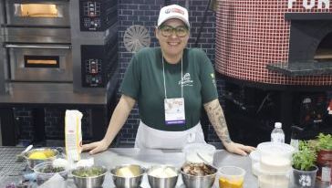 Chef Marta Lesnik, de São Domingos, conquista o 18º lugar entre os melhores pizzaiolos do Brasil 