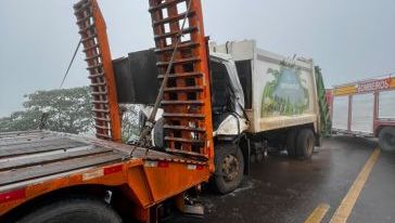 Colisão traseira entre caminhões deixa três pessoas feridas na BR-282, em Xaxim