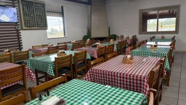 Recanto Grill oferece café da manhã, almoço, jantar e lanches em Faxinal dos Guedes